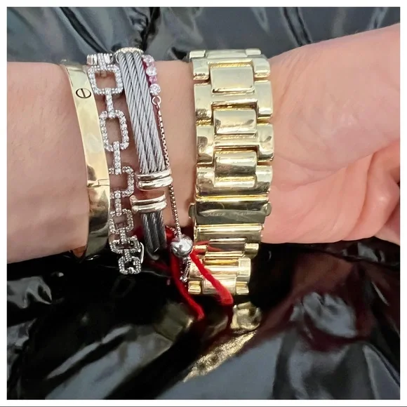 Oversized Women's Boyfriend Style Gold Bracelet Watch - Picture 3 of 4